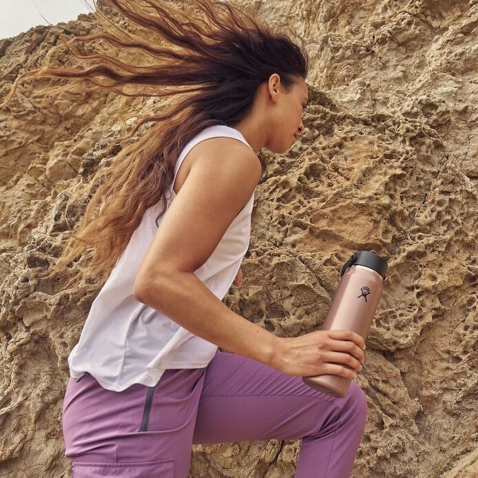 32-oz-lightweight-flex-straw-bottle-u7 hf_s26_lightweight_mcinnis_6946_1_3.jpg