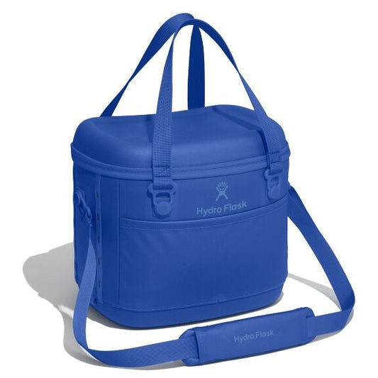 carryouttm-soft-cooler-15-l-s4 12pco382_carryout_cooler_15l_capri_blue_angled_1.jpg