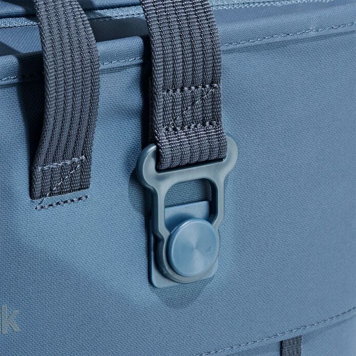 carryouttm-soft-cooler-tote-20-l-p5 250815_hydro_cooler_details_14838_2_4.jpg