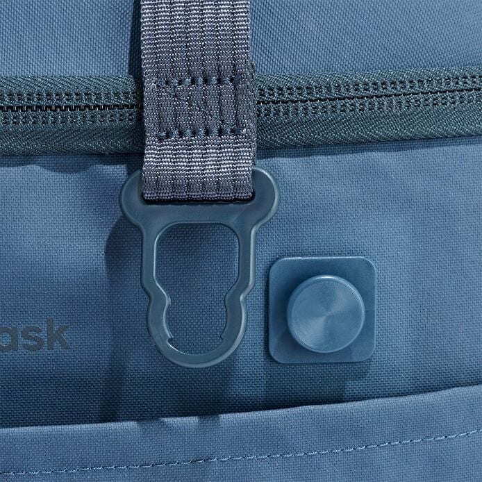 carryouttm-soft-cooler-30-l-x5 250815_hydro_cooler_details_14856_2_5.jpg