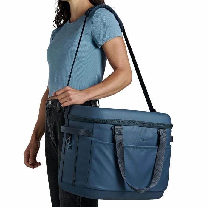 carryouttm-soft-cooler-30-l-x5 250815_hydro_s26_hb_14546_5.jpg