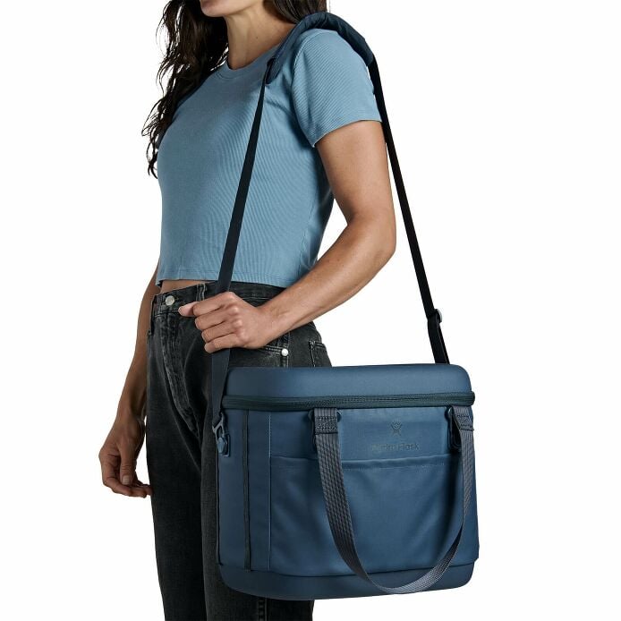 carryouttm-soft-cooler-15-l-s4 250815_hydro_s26_hb_14556_6.jpg