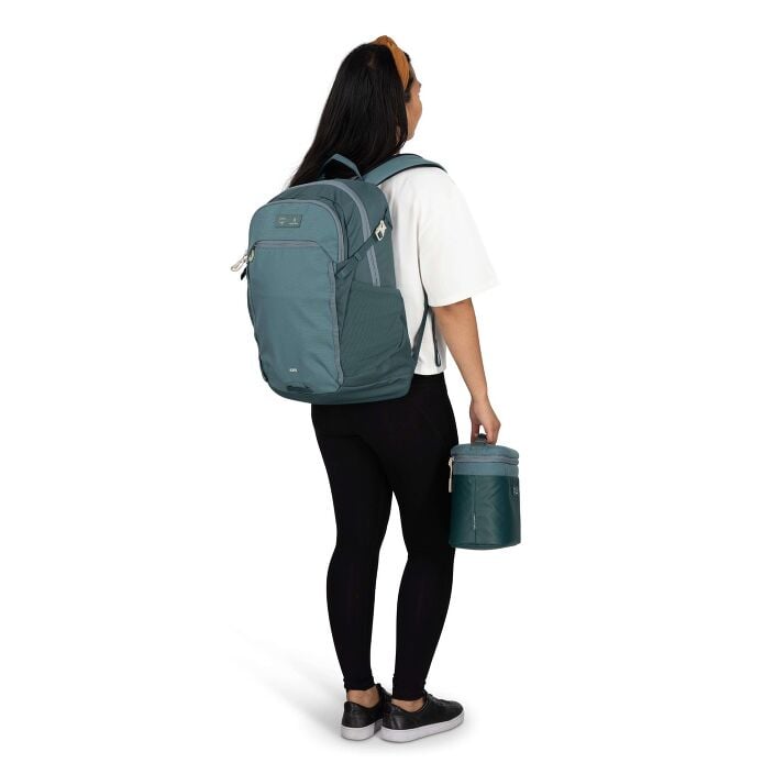 osprey-axis-x-hydro-flask-campus-essentials-bundle-l5 axisxhydroflask_s26_onbody2_cascadeblue_10007249_2.jpg