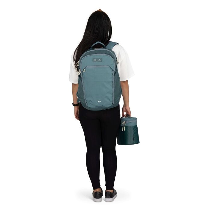 osprey-axis-x-hydro-flask-campus-essentials-bundle-l5 axisxhydroflask_s26_onbody3_cascadeblue_10007249_2.jpg