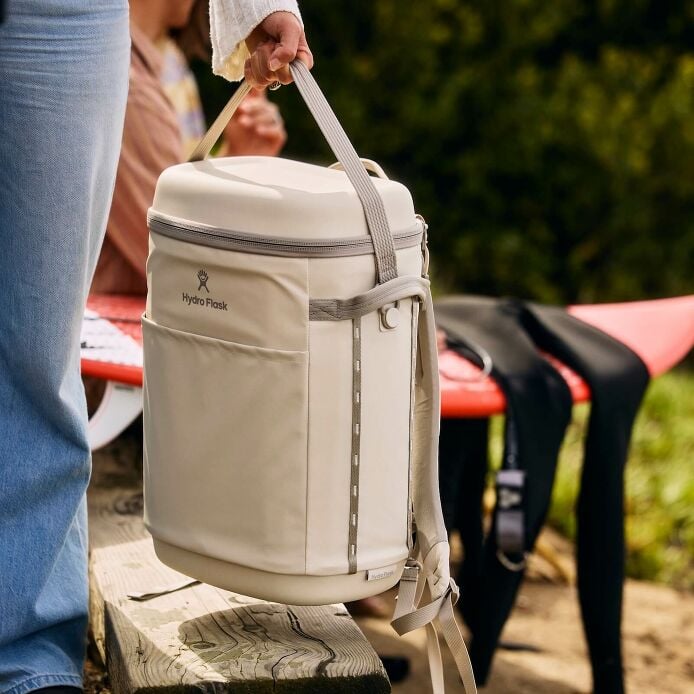 carryouttm-backpack-22-l-d8 hf_carryout_bouwer_d1_l1_torrey_pines_lifestyle_1444_2.jpg
