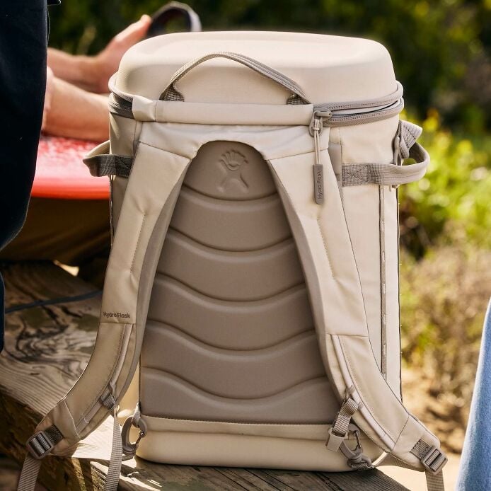 carryouttm-backpack-22-l-d8 hf_carryout_bouwer_d1_l1_torrey_pines_lifestyle_1841_3.jpg