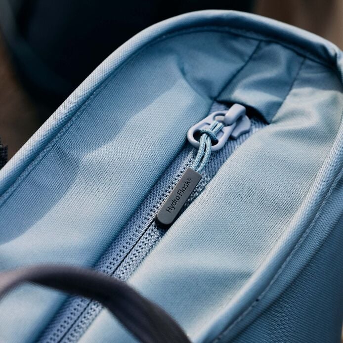 carryouttm-soft-cooler-tote-10-l-f2 hf_carryout_bouwer_d1_l1_torrey_pines_still_life_0112_4.jpg