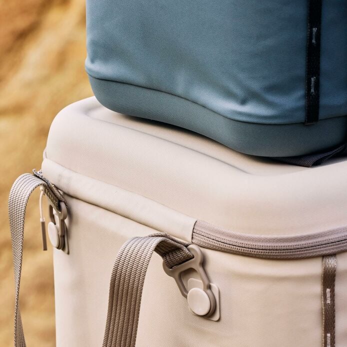 carryouttm-soft-cooler-15-l-s4 hf_carryout_bouwer_d1_l1_torrey_pines_still_life_0381_6.jpg