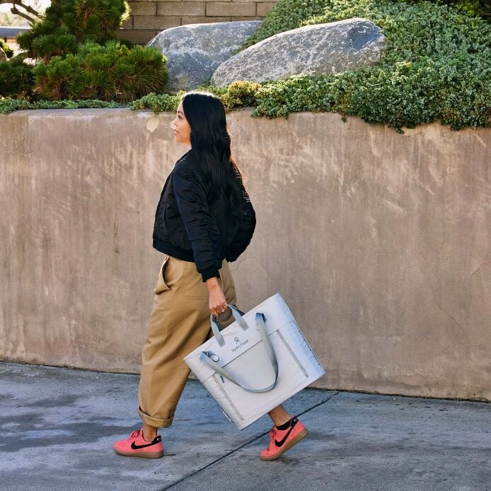 carryouttm-soft-cooler-tote-20-l-p5 hf_carryout_bouwer_d2_l1_stone_steps_0066_1.jpg