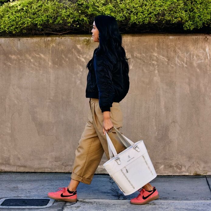 carryouttm-soft-cooler-tote-10-l-f2 hf_carryout_bouwer_d2_l1_stone_steps_0131_3.jpg
