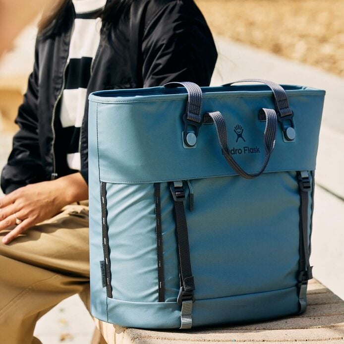carryouttm-soft-cooler-tote-30-l-r3 hf_carryout_bouwer_d2_l2_parking_soccer_1930_1_1.jpg