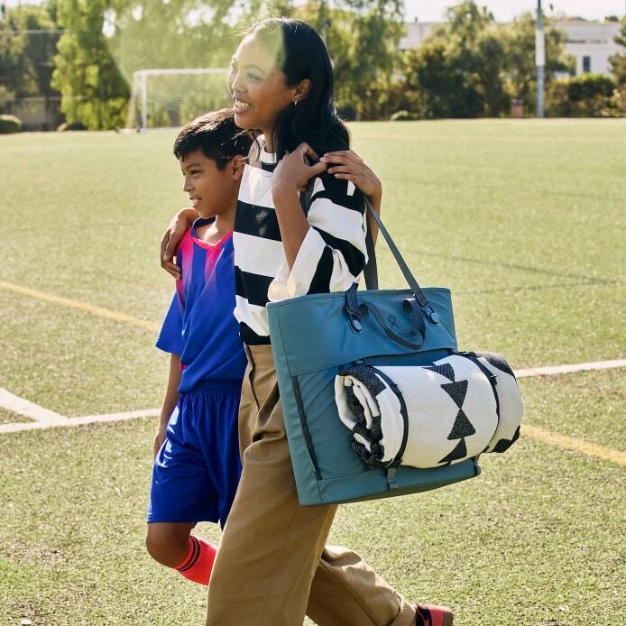 carryouttm-soft-cooler-tote-30-l-r3 hf_carryout_bouwer_d2_l2_parking_soccer_3406_1_1.jpg