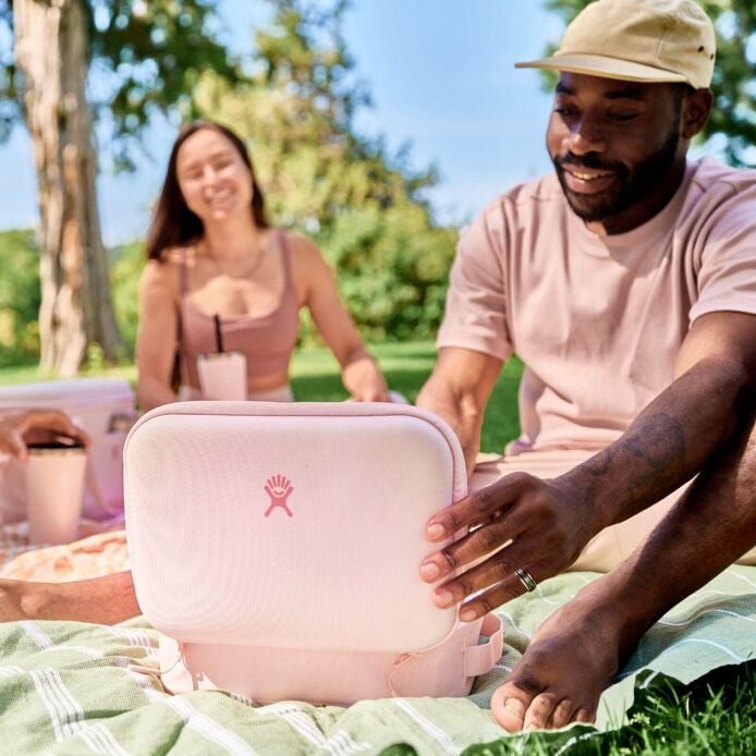 5-l-carry-outtm-lunch-box-d8 hf_s24_trillium_45_1.jpg