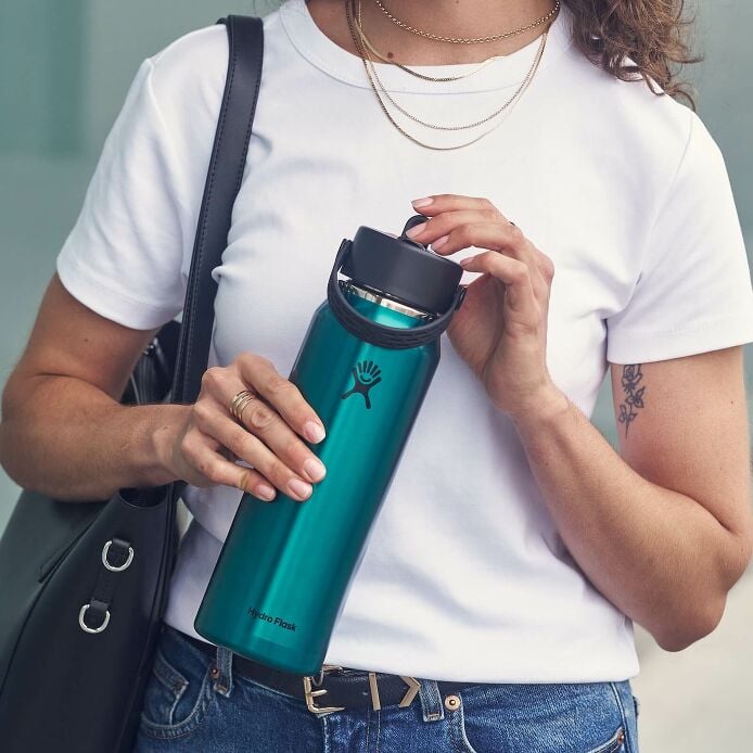 32-oz-lightweight-flex-straw-bottle-u7 hf_s26_lightweight_mcinnis_5167_2_3.jpg